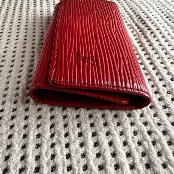 Louis Vuitton 4 Ring Epi Key Holder - Picture 8 of 15